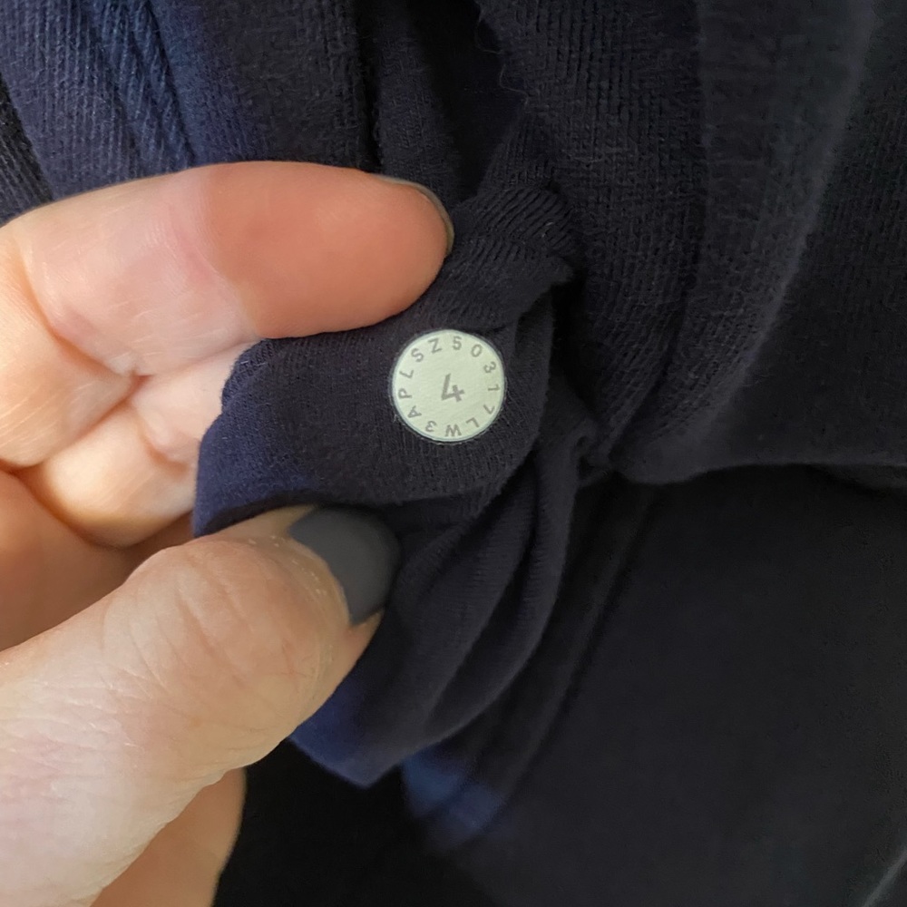 Lululemon press pause pullover - Picture 4 of 7